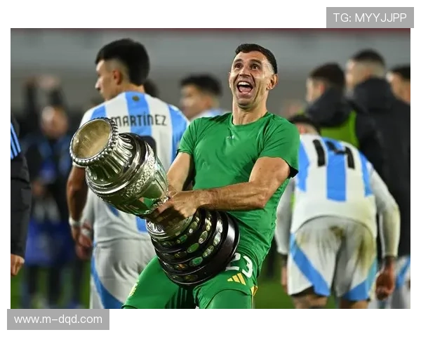 哈曼建议沃尔特马德选择纽卡而非拜仁 预估其赛季进球将可达10粒 哈曼建议沃尔特马德选择纽卡而非拜仁 预估其赛季进球将可达10粒