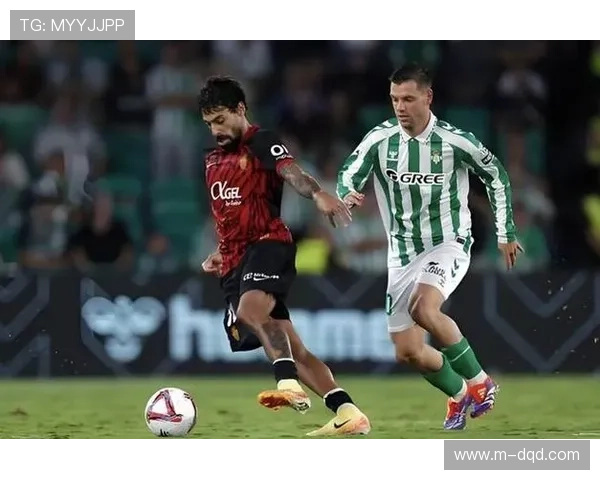 塞维利亚德比因球迷投掷杂物中断18分钟，贝蒂斯客场2-0获胜